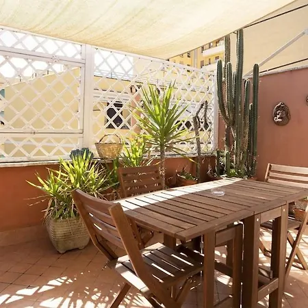 アパート Bright And Spacious Penthouse With Private Terrace ローマ