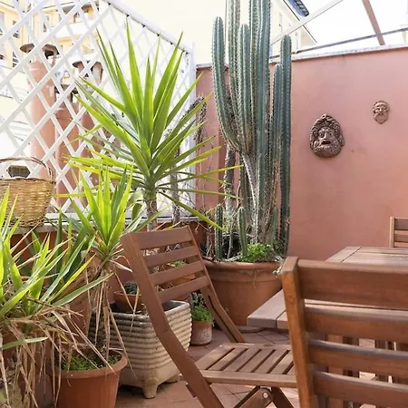 Bright And Spacious Penthouse With Private Terrace Řím